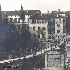 La passerella utilizzata durante la Grande Guerra a causa della distruzzione del ponte