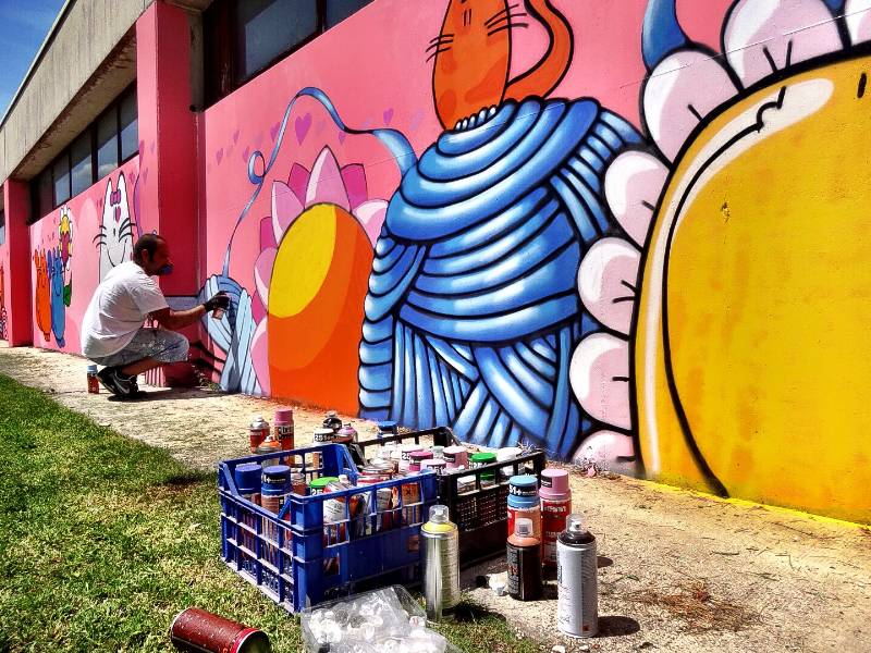 L’arte del graffito porta un sorriso in città