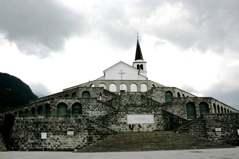 Cerimonia annuale presso l'Ossario Militare Italiano di Caporetto (Slovenia)