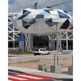 Un nuovo parcheggio presso la ex stazione ferroviaria e il secondo lotto di lavori presso il Parco della Lesa.