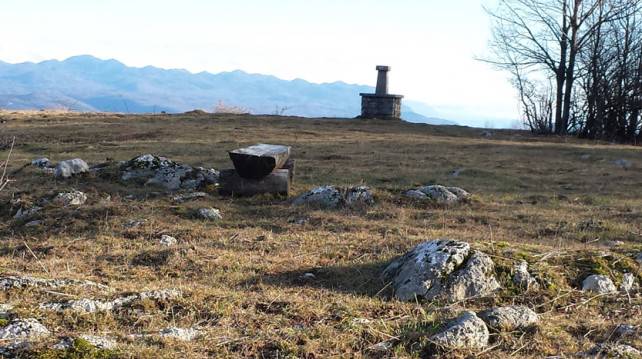 Passeggiata al di là della linea immaginaria. Il Balcone sulle Alpi slovene (monte Korada, m 811) Passeggiata al di là della linea immaginaria. Il Balcone sulle Alpi slovene (monte Korada, m 811)
